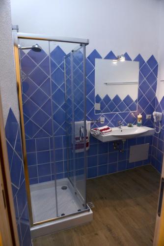 Salle de bains dans l'établissement Olbia City Hotel