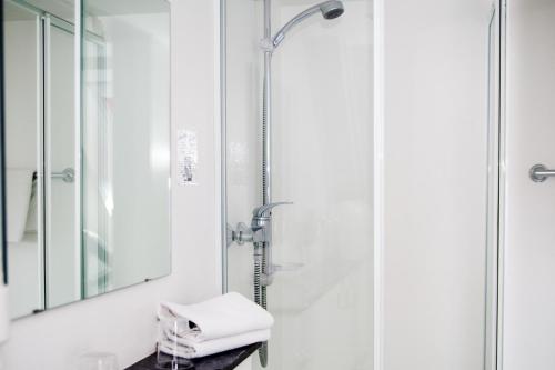 a bathroom with a shower and a sink at City Hotel in Delmenhorst