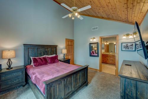 a bedroom with a bed and a ceiling fan at Heaven by the Lake in Truckee