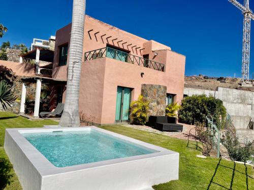 HomeForGuest Salobre Villa, 5pax, pool and great views