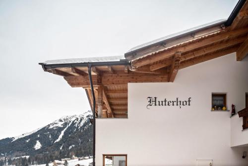 a building with a view of a mountain at Huterhof Apt Talblick in Riobianco