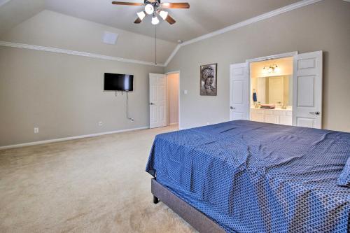 Katil atau katil-katil dalam bilik di Spacious Richmond Home Close to Parks and Shopping