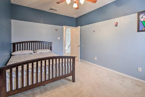 Katil atau katil-katil dalam bilik di Spacious Richmond Home Close to Parks and Shopping