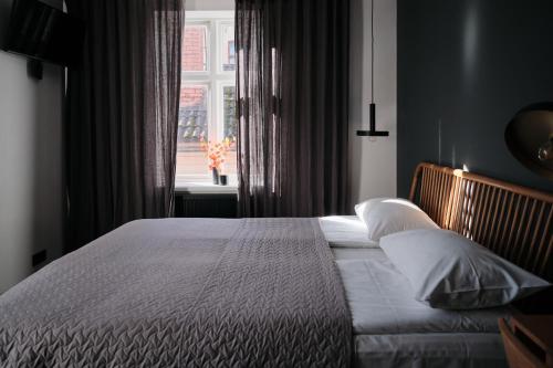 a bedroom with a large bed and a window at Vanadziņa māja in Cēsis