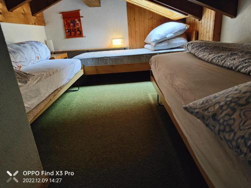 Postel nebo postele na pokoji v ubytování Haus Opal,Dachwohnung Nr.30