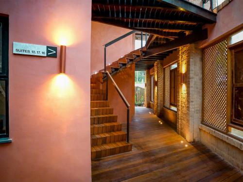 a building with a staircase and a sign on the wall at Buzios Espiritualidade Hotel in Búzios