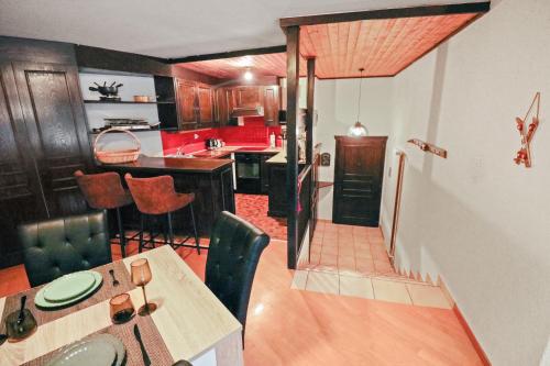 a kitchen and dining room with a table and chairs at Magnifique appartement centré in Crans-Montana