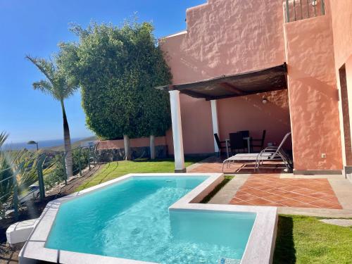 HomeForGuest SALOBRE GOLF VILLA, POOL, BBQ, WIFI, STUNNING VIEWS