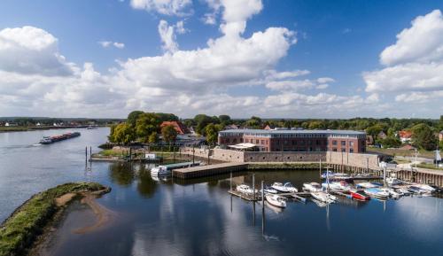 Udsigt til en flod der løber i nærheden af hotellet