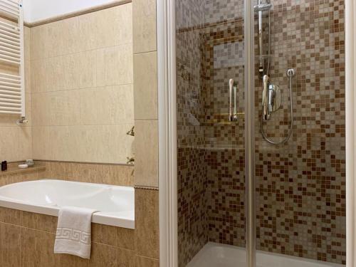 Bilik mandi di Anna Rooms