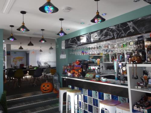 Ο χώρος του lounge ή του μπαρ στο Sian's Retreat