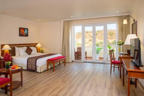 Postel nebo postele na pokoji v ubytování Sunny Beach Resort & Spa Mui Ne