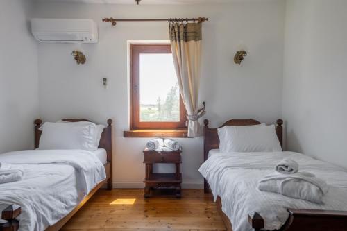 Llit o llits en una habitació de Serene House with Backyard in Bozcaada