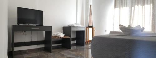 Ένα ή περισσότερα κρεβάτια σε δωμάτιο στο Odos Oneiron Tavronitis Bay