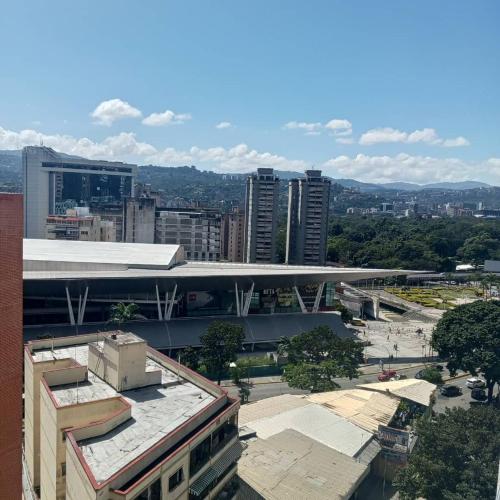 - Vistas a un edificio de la ciudad en RIVERA SUITE, en Caracas