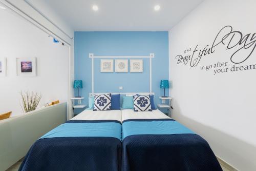 Chez Downtown Charm - Your Seaside Dream!