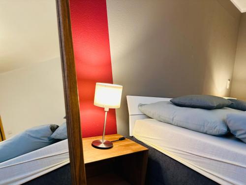 a bedroom with two twin beds and a mirror at Quartier48 - 2 Stadtapartments oder das ganze Haus bis 9 Personen in Suhl