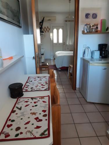 Una cocina o cocineta en Anthos Apartments
