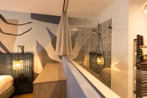 a bedroom with a wall with a mural of a mountain at CARPE SOLEM Jules in Obertauern