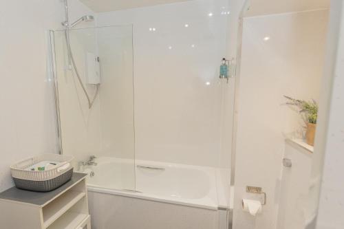 New 3-Bedroom Apartment Close to City Centre photo 35