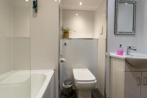 New 3-Bedroom Apartment Close to City Centre photo 36