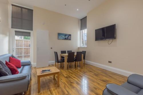 New 3-Bedroom Apartment Close to City Centre photo 11