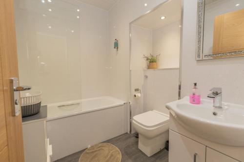 New 3-Bedroom Apartment Close to City Centre photo 13