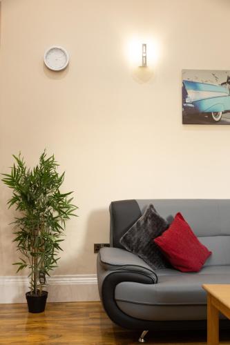 New 3-Bedroom Apartment Close to City Centre photo 18