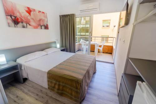 Descubre los mejores hoteles en la calle Ruzafa de Benidorm 11 Hostal Anna Benidorm