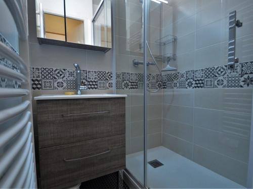 Ванная комната в Appartement Les Menuires, 2 pièces, 6 personnes - FR-1-452-20