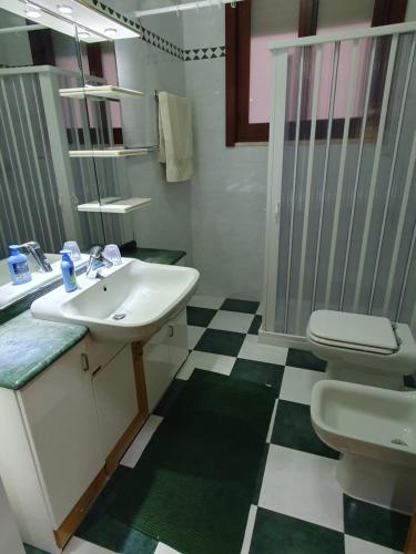 Et badeværelse på Bilocale, via Udine 11 R, Gallipoli, Amiciziaweb