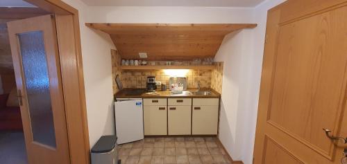 Una cocina o zona de cocina en Ferienwohnung Zunzer