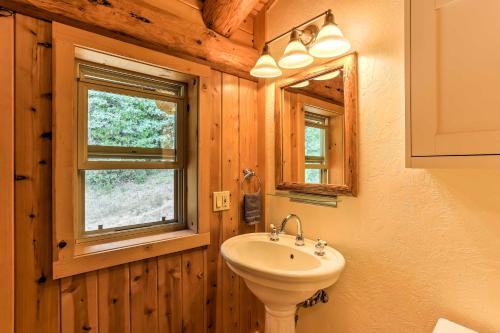 Un baño de Log Home on 60 Private Acres By Mt Shasta Ski Park