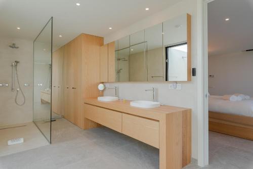 a bathroom with two sinks and a shower at Karat Villa Macaronesia in Adeje