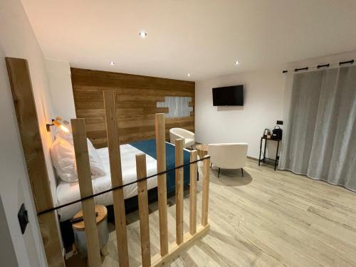 Televízia a/alebo spoločenská miestnosť v ubytovaní Appart Hôtel Le JAS