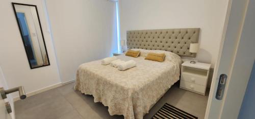 Een bed of bedden in een kamer bij Gama Top con cochera