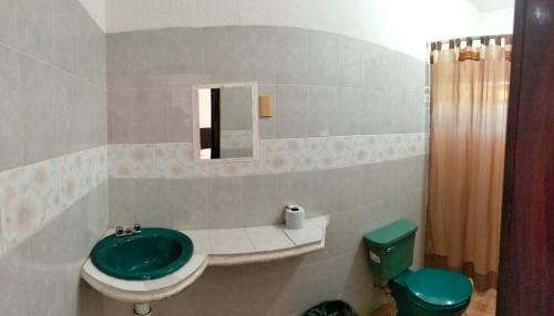 Koupelna v ubytování Hotel Posada Quetzal