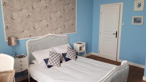 a bed with two pillows on it in a bedroom at Les Cygnes Noirs in Aujac