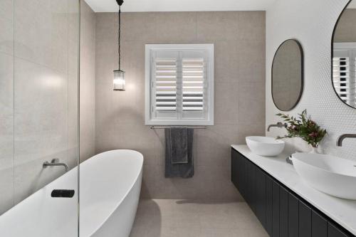 Ένα μπάνιο στο Golf fronted getaway Silverwoods