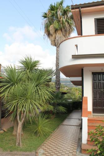 Taman di luar Rosy Hotel Residence