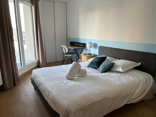 Posteľ alebo postele v izbe v ubytovaní Aurel's & Jul's - THE EMERALD GREEN Annecy