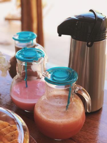 Kemudahan buat kopi dan teh di Pousada Villa Kai