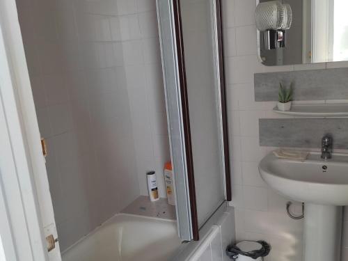 Ванна кімната в Apartamento Roses, 1 dormitorio, 4 personas - ES-204-20