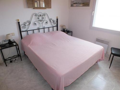 Postel nebo postele na pokoji v ubytování Apartamento cómodo de 3 habitaciones con aire acondicionado, terraza y piscina en Roses - ES-204-16