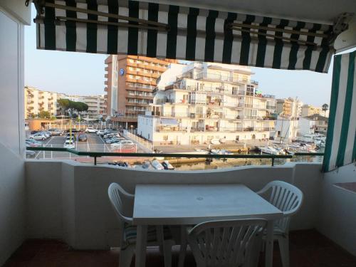 Appartement à Roses avec piscine pour 4 personnes – Proche de la plage