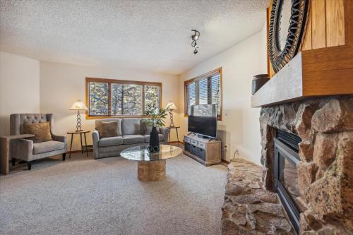 Woods Manor B101 condo – Photos 2