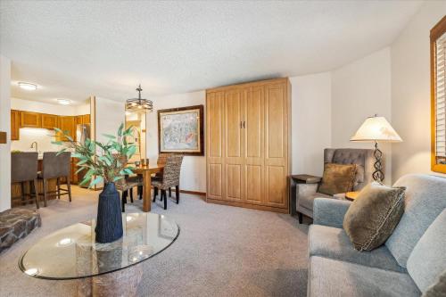 Woods Manor B101 condo – Photos 3