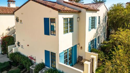 LV203 Downstairs 2 Bedroom Villa Near Main Pools