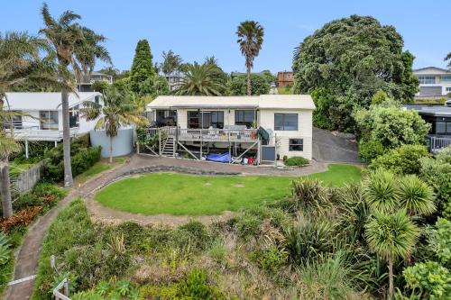 an aerial view of a house with a yard at Coopers Sands - Coopers Beach Holiday Home in Coopers Beach
