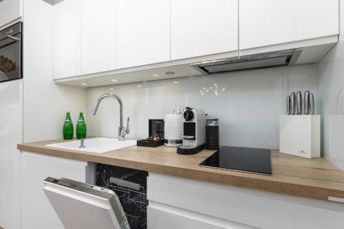 Η κουζίνα ή μικρή κουζίνα στο Apartament Baltini Premium Polanki Park
